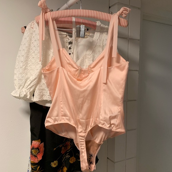 For love and lemons Lucy hook and eye bodysuit szL - Picture 3 of 3